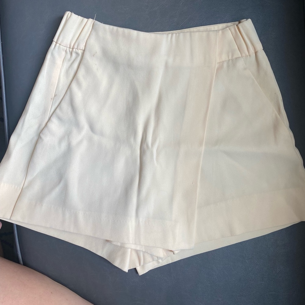 ARITZIA BABATON YELLOW MINI SKORT